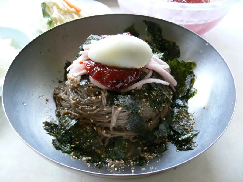 막국수 음식 예시 사진