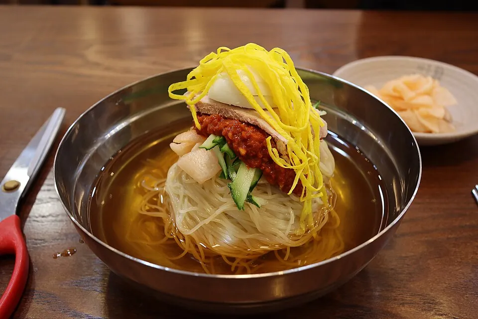 밀면 음식 예시 사진