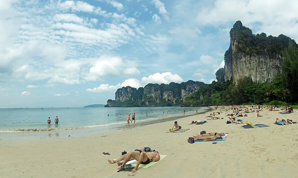 라일레이 해변 실제 장소 사진