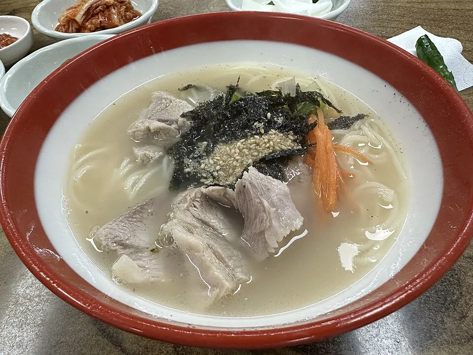 고기국수 음식 예시 사진
